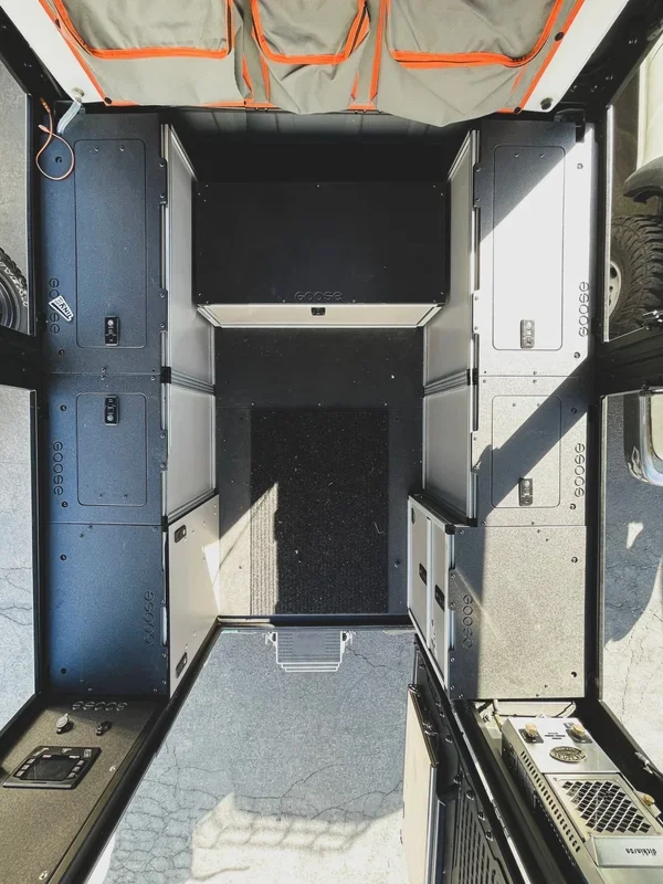 Alu-Cab Alu-Cabin Canopy Camper – Toyota Tundra 2007-2013 2nd Gen. – Bed Plate System